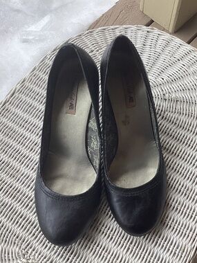 American Eagle Low Heel Pumps
